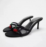 TRAF Moteri&scaron;kos Juodos Vy&scaron;nios Pakabukas Auk&scaron;takulniai Madingi Cirkonio Smailianosiai Sandalai 2024 Vasaros Seksualūs Moteri&scaron;ki Siurbliai Zapatos Batai 36