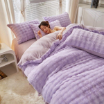 Auk&scaron;čiausios kokybės žieminis pliu&scaron;inis keturių dalių rinkinys i&scaron; triu&scaron;io kailio: Sutir&scaron;tintas koralinio fliso ir pieno aksomo antklodės užvalkalas su dirbtiniu kailiu, trijų dalių paklodžių komplektas. 1.5m (5ft) Bed