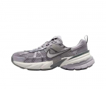 Nike V2K Run Moteri&scaron;ki bėgimo bateliai FD0736-008 Pilki Dydis EU 42 pilka spalva