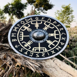 60,96 cm Autenti&scaron;kas mū&scaron;yje naudotas vikingų skydas, skirtas kosplėjui, paruo&scaron;tas mū&scaron;iui, visi&scaron;kai funkcionalus skydas, geriausia dovana Kalėdoms