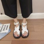 mados 2024 Moteri&scaron;kos plok&scaron;čiapadės basutės moterims kryžiuotu kulk&scaron;nies dirželiu PU vėsios merginos platforminiai vienspalviai paplūdimio batai kulk&scaron;nies dirželiu Sandalias Mujer Vasara 35 balta