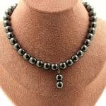 Pierres et Min&eacute;raux. Collier perles H&eacute;matite 8 mm + 2 perles H&eacute;matite 8 mm. Chaine en acier Collier femmes, hommes. Taille personna