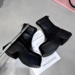 Stambūs juodi tamprūs odiniai kvadratiniai auk&scaron;takulniai moteri&scaron;ki batai su platforma atgal su užtrauktuku Punk stiliaus motociklo bateliai auk&scaron;takulniai moteri&scaron;ki batai 35 juoda