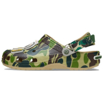 A BATHING APE x Crocs Classic klumpės su kamufliažiniu ra&scaron;tu, patogūs ir universalūs skylėti batai vyrams ir moterims, rudi 41-42