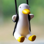 Mielas anime automobilio interjero dekoravimas gipso sūpynės anties automatinio galinio vaizdo veidrodžio pakabukas, skirtas Kawai automobilių dekoravimo priedams