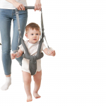 Kūdikis mokosi vaik&scaron;čioti Kritimo prevencija Vaikams Apsauga nuo uždusimo Vaikų saugumas Bar&scaron;kutis Traukimo virvė Poliesterio pluo&scaron;tas pilka