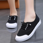 Cuculus Fashion Moteri&scaron;ki balti drobiniai batai Glaustai žema vir&scaron;ūne, laisvalaikio plok&scaron;ti studentų batai Suvarstomi masyvi drobė moteri&scaron;ki batai slaugytojoms 35 juoda