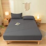Mink&scaron;ta ir lygi vienspalvė &scaron;lifuota medvilninė paklodė viengulėms ir dvigulėms lovoms, užtikrinanti komfortą ir apsaugą nuo dulkių. 120cm*200cm Single Fitted Sheet pilka spalva/juoda