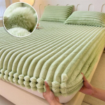 3 vnt./1 rinkinys (1 paklodė + 2 pagalvių užvalkalai)Žieminis &scaron;iltas aksominis čiužinio užvalkalas pliu&scaron;inis pastorintas namų paklodė flisinis prabangus dvigulės lovos paklodė 90X200 3PCS /1 Set