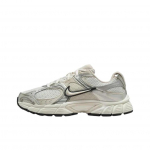 Nike V5 RNR Summit White Light Orewood Moteri&scaron;ki sportbačiai Cream Sail Black HQ7901-104 35.5