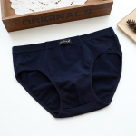 Vasaros ry&scaron;kiai raudonos grynos medvilnės vyri&scaron;kos apatinės kelnaitės vidutinio juosmens Seksualios laisvos didelio dydžio trikampės apatinės vyri&scaron;kos kvėpuojančios jaunystės kelnaitės L pilka spalva