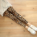 Leopardo ra&scaron;to tamprūs antblauzdžiai auk&scaron;tu juosmeniu &ndash; stilingos ir patogios moteri&scaron;kos siauros kelnės, kar&scaron;tas i&scaron;pardavimas! Free Size (suitable for 90-140 jin)