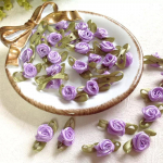 20 vnt. dirbtinių satino juostelių rozetės, mini rankų darbo rožės, gėlių audinio aplikacijos vestuvių dekoravimui, rankdarbiams, siuvimo reikmenys violetinė