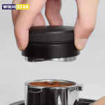 Nerūdijančio plieno kavos paskirstytuvas Espresso paskirstymo įrankis Lygintuvas 3 kampu pakreipti &scaron;laitai Reguliuojamas delninis tamperis Tinka 51/53/58 mm portafiltrui 51mm