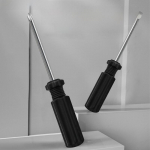 Kompakti&scaron;kas juodas mini atsuktuvų rinkinys &ndash; apima kryžminius ir plok&scaron;čiagalvius įrankius Slotted