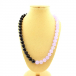 Pierres et Min&eacute;raux. Collier perles Calc&eacute;doine lavande + Agate noire 8 mm. Chaine en acier Collier femmes, hommes. Taille personnal