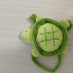 Žavingas kapibaros pliu&scaron;inis pakabukas su gėlėtu dygsniuotu kariniu paltu raktų pakabuku Silver keychain