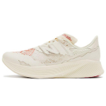 &bdquo;Stone Island x Tokyo Design Studio x New Balance FuelCell RC Elite v2&ldquo; balti unisex sportbačiai &bdquo;Angora Mars&ldquo; &ndash; raudoni &bdquo;MSRCELTD&ldquo; 37