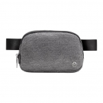 Lululemon Everywhere 1L Diržinė Rankinė Su Metaliniu Logotipu Moteri&scaron;kos Rankinės Gili Sidabrinė Grafito Pilka Sidabrinė LU9CN3S-074449 Dark Silver & Graphite Gray & Silver