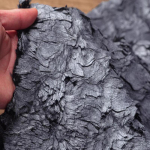 Metalinis tra&scaron;kantis bronzinis kailinis audinys Bronzuotas vilnonis pliu&scaron;inis dizainerio audinys, skirtas siūti &bdquo;pasidaryk pats&ldquo; Suknelė Paltas skara krep&scaron;ys Sofos medžiaga 145cmX50cm