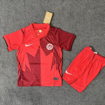 Kanada 2026 m. Pasaulio taurės mar&scaron;kinėliai Gerbėjų versija, tokio paties stiliaus futbolo mar&scaron;kinėliai 20 raudona