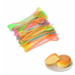 50 vnt. plastikinės vienkartinės &scaron;akutės, lazdelės maisto rinktukai Heart Arrow desertinės vaisių &scaron;akutės