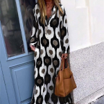 Moteri&scaron;ka ilga suknelė ilgomis rankovėmis V kaklu, laisvo didelio dydžio spausdinta ilga suknelė 4XL juoda