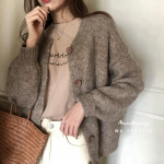 Moteri&scaron;ki mar&scaron;kinėliai trumpomis rankovėmis, vasaros korėjiečių versija, 2024 m. Naujos raidės, laisvi didelio dydžio vir&scaron;utiniai moteri&scaron;ki studentų mar&scaron;kinėliai M juoda