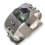 Ruby Fuchsite laboratorijoje sukurta rankų darbo 925 sterlingų sidabro rankogalių apyrankė A0T04