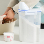 Buitinė skalbimo miltelių laikymo dėžutė Didelė plastikinė permatoma daugiafunkcė laikymo dėžutė su matavimo puodeliu