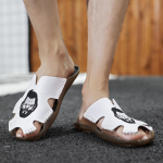 Vasarinės vyri&scaron;kos plok&scaron;čios &scaron;lepetės Itin platūs slydimo sandalai lauko paplūdimio atvirais pir&scaron;tais, laisvalaikio mink&scaron;tos vaik&scaron;tančios odinės basutės