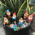 7 vnt. Sodo gnomų statulėlės Mini gnomų figūrėlės Dekoratyvinis dervinis gnomo miniatiūrinis Mielas sodo gnomo kuoliukas lauko dekorui CHINA
