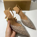Soleist vasarinės moteri&scaron;kos basutės su auk&scaron;tu kulnu Skaidrios smailianosės Eleganti&scaron;ki moteri&scaron;ki madingi bateliai Su perlo dekoracija Slingback basutės 36 smėlis