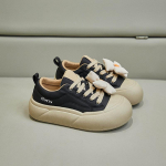 Moteri&scaron;ki sportbačiai su gėlėmis, rai&scaron;teliais. Madingi bėgimo bateliai Teniso batai Laisvalaikio patogūs, mieli sportiniai bateliai i&scaron; PU odos plok&scaron;ti sportiniai batai