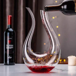 U formos vyno grafino dovanų dėžutė &bdquo;Gulbės grafinis&ldquo; kūrybingas vyno separatorius 1500 ml