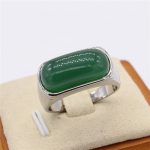 Smaragdinės žalios spalvos žiedas, inkrustuotas smaragdiniu nefritu, auksu inkrustuotas nefritu, žiedas ant pir&scaron;to, balnelio formos žiedas 7