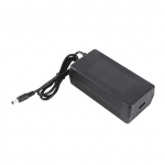 54.6V 2A Elektrinio paspirtuko akumuliatoriaus įkroviklis DC2.1 galvutės paspirtuko maitinimo &scaron;altinio adapterio jungtis skirtas