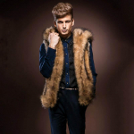 Vyri&scaron;kas dirbtinio kailio paltas, kasdienė liemenė-&scaron;varkas, storas &scaron;iltas paltas be rankovių su gobtuvu, vir&scaron;utinis drabužis, trumpas &scaron;varkas, prigludęs, žiemai 2023 L ruda