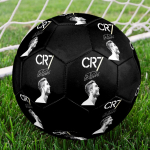 Cristiano Ronaldo 5 dydžio futbolo kamuolys, spalvingas, tinkamas visoms amžiaus grupėms, ma&scaron;ininio siuvimo, PVC medžiagos, varžybų lygio, patvarus ir at&scaron;okantis