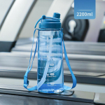 2,2 litro didelės talpos &scaron;iaudinis vandens butelis mergaitėms Sportas Fitness Plastikinis vandens butelis Ne&scaron;iojamas kelioninis butelis Vandens ąsotis vyrams 2200ml