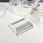 Te&scaron;los kočėlas kepimui, metalinis virtuvės įrankis pyragams ir picai balta