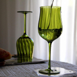Vintažinė prancūzi&scaron;ka vyno taurė, kūrybinga, pūsta žalia, didelės vertės, auk&scaron;tos kokybės, retro stiliaus, paprasta rankų darbo vyno taurė 250-400ml
