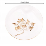 Aukojant Budos vaisių lėk&scaron;tę, garbinant dievus namuose, aukojant turtų dievui su keraminėmis vaisių lėk&scaron;tėmis, Budos aukų lėk&scaron;tė