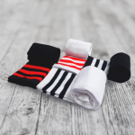 RNOT Madingos dryžuotos kojinės vir&scaron; kelių (4 spalvos) white x red
