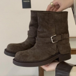Madingos Metalinės Sagtys Dekoratyvinis Dizainas Moteri&scaron;ki Aulinukai Auk&scaron;tos Kokybės Retro Dirbtinio Suede Batai Patogūs Neslystantys Platforminiai Batai 38 tamsi chaki spalva