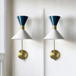 &Scaron;iuolaikinis itali&scaron;kas žalvarinis sieninis &scaron;viestuvas stilingo dvigubo strypo dizaino eleganti&scaron;kiems interjerams, &scaron;viesiai žalias darbo kambario sieninis &scaron;viestuvas rafinuotoms erdvėms