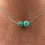 Pierres et Min&eacute;raux. Collier 2 perles Howlite Turquoise 8 mm Chaine en acier inoxydable Collier femmes, hommes. Taille personnalisa