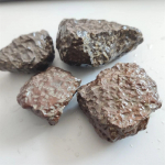 Natūralus keisto pavir&scaron;iaus Gangou meteoritas, įtariamas meteoritas i&scaron; Lop Nor namų puo&scaron;ybos akmens random size 100g