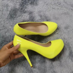 Nauji moteri&scaron;ki auk&scaron;takulniai rudeniniai apvaliais pir&scaron;tais madingi seksualių 12 cm kulnų banketiniai platforminiai stiletto vestuviniai prom batai didesnių dydžių 35 fluorescencinė geltona spalva