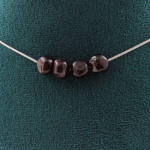 Pierres et Min&eacute;raux. Collier 4 perles Grenat Spessartite du Mozambique. Chaine en acier Collier femmes, hommes. Taille personnalisa